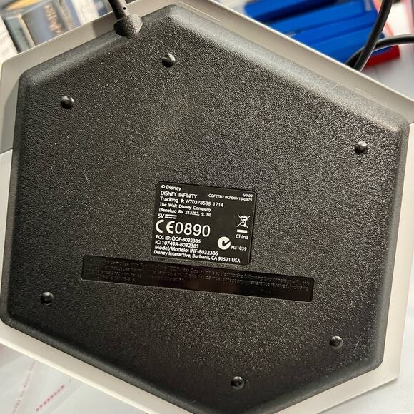 Disney Infinity Portal Base for Xbox Video Games - Picture 6 of 8